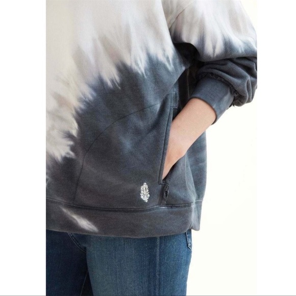 Free People Movement Oversized Black/White Combo Ombre Metti Crew Size L - Picture 9 of 9